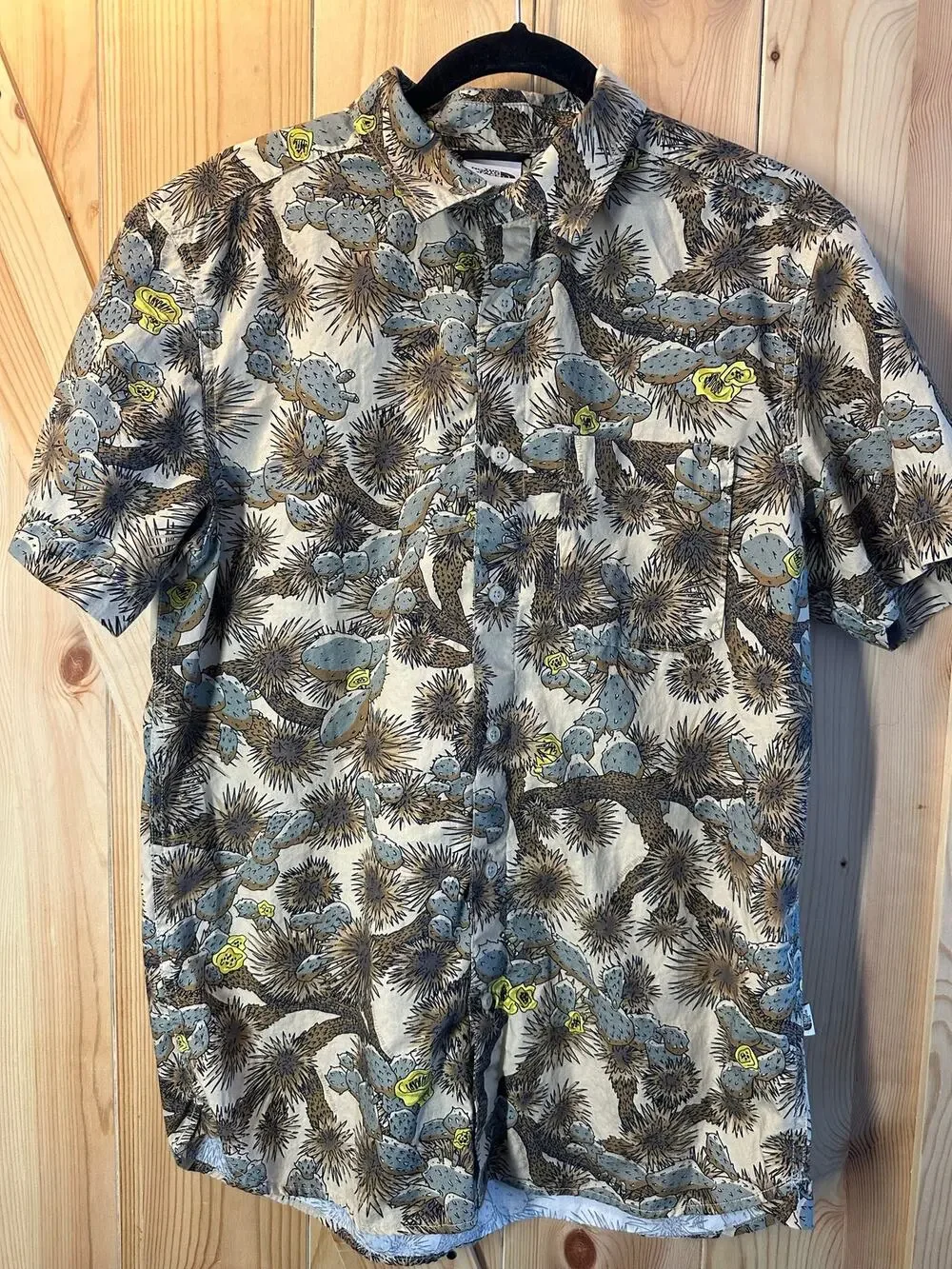 The North Face Men’s S/S Baytrail Pattern Shirt Cactus Camo Size M
